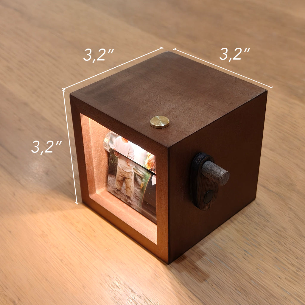 HuggingFrame - Hand-Crank Animation Machine with Hugging Animation, Long Distance Gift For Boyfriend/ Girlfriend/ Family